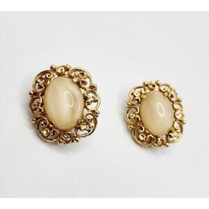 Vintage Elizabeth Morrey Clip-On Gold Tone Filigree Romantic Cream Cabochon